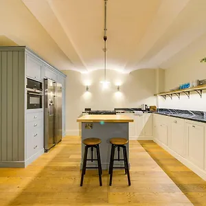 Super Castle Basement , Edinburgh United Kingdom